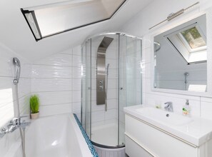 Villa (Four Bedroom Villa with Pool) | Badezimmer | Handtücher