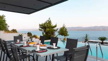 Villa (Four Bedroom Villa with Pool) | Piscina all'aperto | Piscina all'aperto, lettini