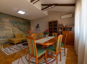 Apartment (Two Bedroom Apartment with Balcony) | Dining room