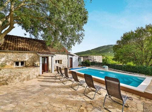 Countryside Idyllic Holiday Home With Pool