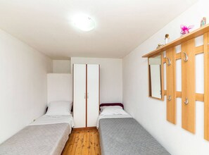 Hus (Three Bedroom Holiday Home with Pool) | 3 soverom og wi-fi (inkludert)