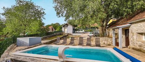 Casa (Three Bedroom Holiday Home with Pool) | Alberca al aire libre | Alberca al aire libre, alberca climatizada y camastros