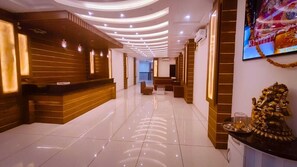 Reception hall - Hotel The Katra Avenue (Reasi)