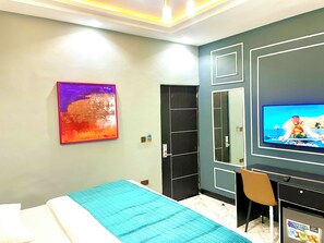4 Schlafzimmer, Schreibtisch, laptopgeeigneter Arbeitsplatz