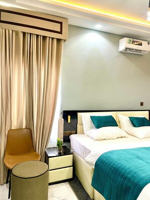 4 bedrooms, desk, laptop workspace, iron/ironing board - GoodHouse XT (Lekki)