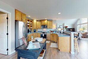 Refrigerador, microondas, horno, placa de cocina