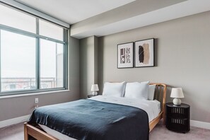2 habitaciones, tabla de planchar con plancha, wifi y ropa de cama