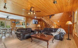 Smart TV, fireplace, table football - Backcountry Snowmobile Retreat • Hot Tub • Large Groups Welcome (Alpine)