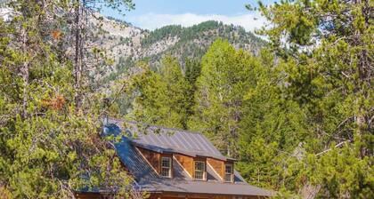 30 Min to Jackson Hole • Alpine Retreat • Hot Tub • Sleeps 12