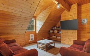 Smart TV, fireplace, table football - 30 Min to Jackson Hole • Alpine Retreat • Hot Tub • Sleeps 12 (Alpine)