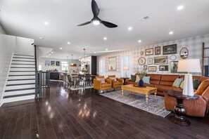Interior - ★ HostWise Stays ★ Rooftop Deck, Garage, *Luxe* Mad Men Vibes (Pittsburgh)