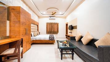 Luxury Room, Hill View | Desk, soundproofing, free WiFi