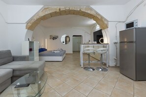 Iron/ironing board, WiFi, bed sheets - GuestHost - Sa domu pitticca - bright studio in Cagliari (Cagliari)