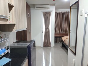 Desk, free WiFi, bed sheets