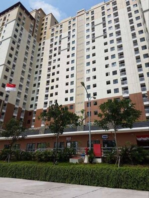 Front of property - Hotel O Apartment Bekasi Town Square (Bekasi)