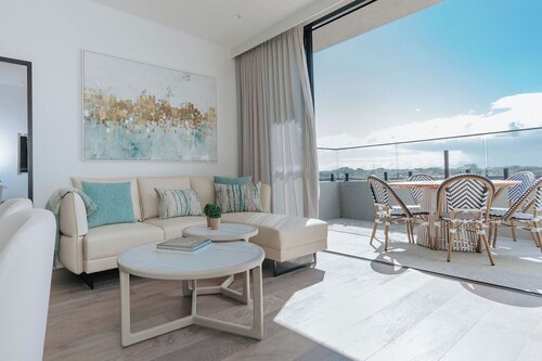 Sorrento Ocean Beach Apartment 3 - Ultra-Stylish Retreat with Village Lifestyle