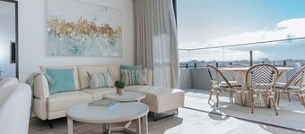 Sorrento Ocean Beach Apartment 3 - Ultra-Stylish Retreat with Village Lifestyle