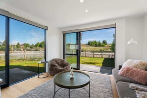 TV, offices - Best Day Ever (Wanaka)