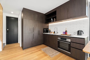 Refrigerador, microondas, horno, placa de cocina