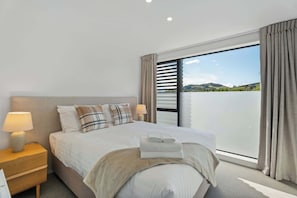 2 habitaciones, escritorio, tabla de planchar con plancha y wifi 