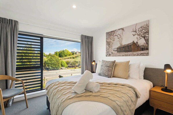 2 sovrum, skrivbord, strykjärn/strykbräda och wi-fi