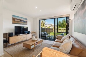 TV, offices - Central Haven (Wanaka)