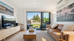 TV, offices - Central Haven (Wanaka)