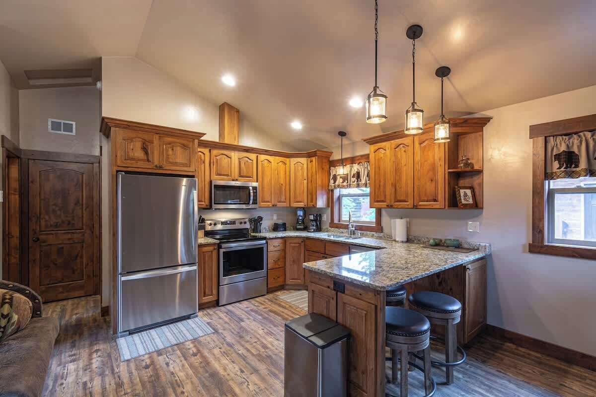 Kjøleskap, mikrobølgeovn, ovn og kokeplater