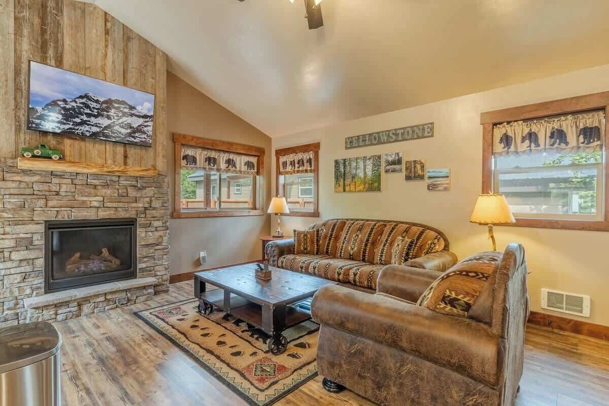 TV, fireplace, offices