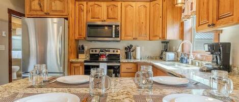 Fridge, microwave, stovetop, dishwasher