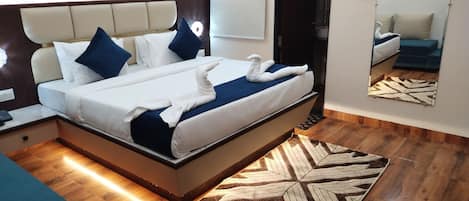 Superior Room | Desk
