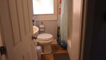 Asciugacapelli, asciugamani, sapone, carta igienica