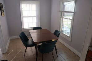 Dining - Vintage Bungalow Near Grosse Pointe & Down Town Detroit (Detroit)