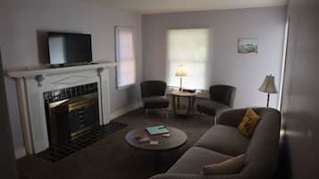 Smart TV, caminetto, biblioteca musicale