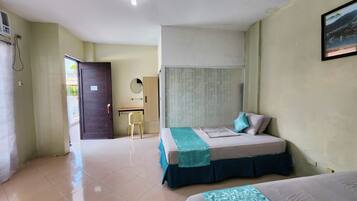 Family Deluxe Room | Desk, bed sheets