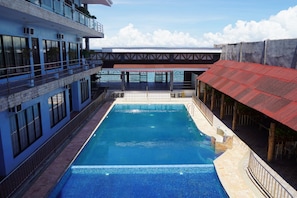 Outdoor pool - Hidden Valley Beach Resort (Pinamungajan)