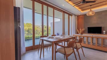 Vila, 2 quartos, piscina particular | Opções para refeição no quarto