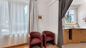 Interior - 'Room with Kitchenette Rosenbaum' with Shared Garden and Wi-Fi (Kreuzlingen)