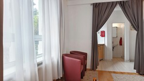 Interior - 'Room with Kitchenette Rosenbaum' with Shared Garden and Wi-Fi (Kreuzlingen)