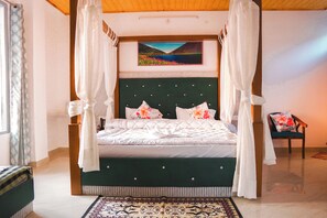 Superior Double Room | Desk, laptop workspace, soundproofing, free WiFi - Serene Outback (Theog)