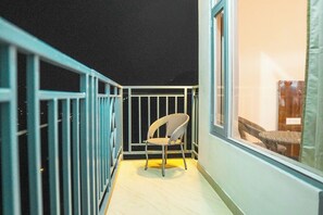 Balcony - Serene Outback (Theog)