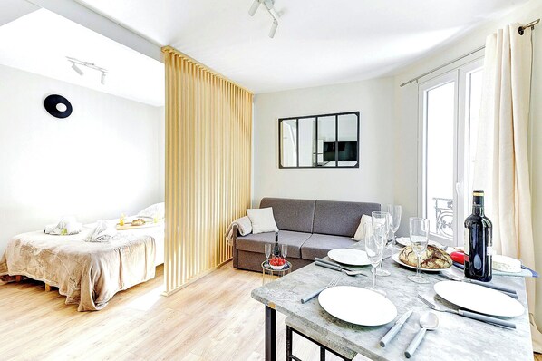 Acceso a internet y ropa de cama 