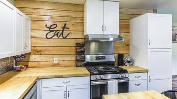 Fridge, microwave, stovetop, dishwasher