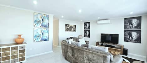 Ferienhaus, 4 Schlafzimmer, Terrasse, Bergblick | Wohnbereich