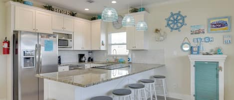Fridge, microwave, stovetop, dishwasher