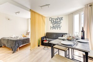 Dining - TBS 23 - Pretty suite in Canal Saint-Martin area (Paris)