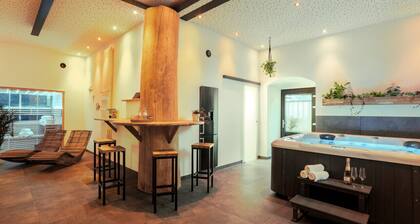 Tropical Wellness Suite Sauna, Whirlpool, TV, BBQ