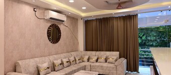 ロイヤル ギャラクシー ホームズ