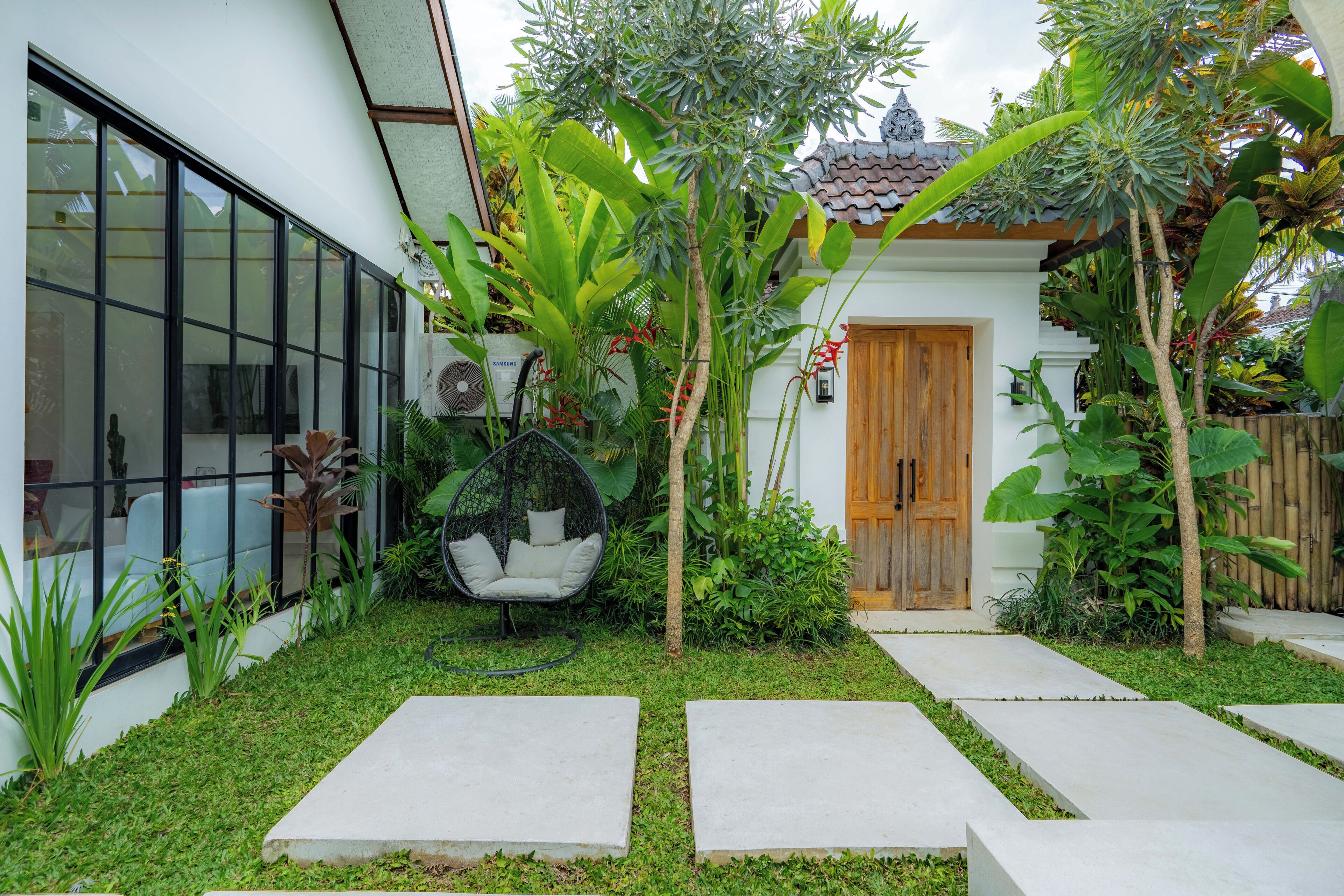 Villa | Living area | Flat-screen TV