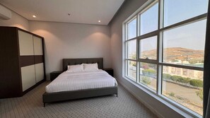 Egyptian cotton sheets, premium bedding, pillowtop beds, in-room safe - Qimam Park 5 Abha (Abha)